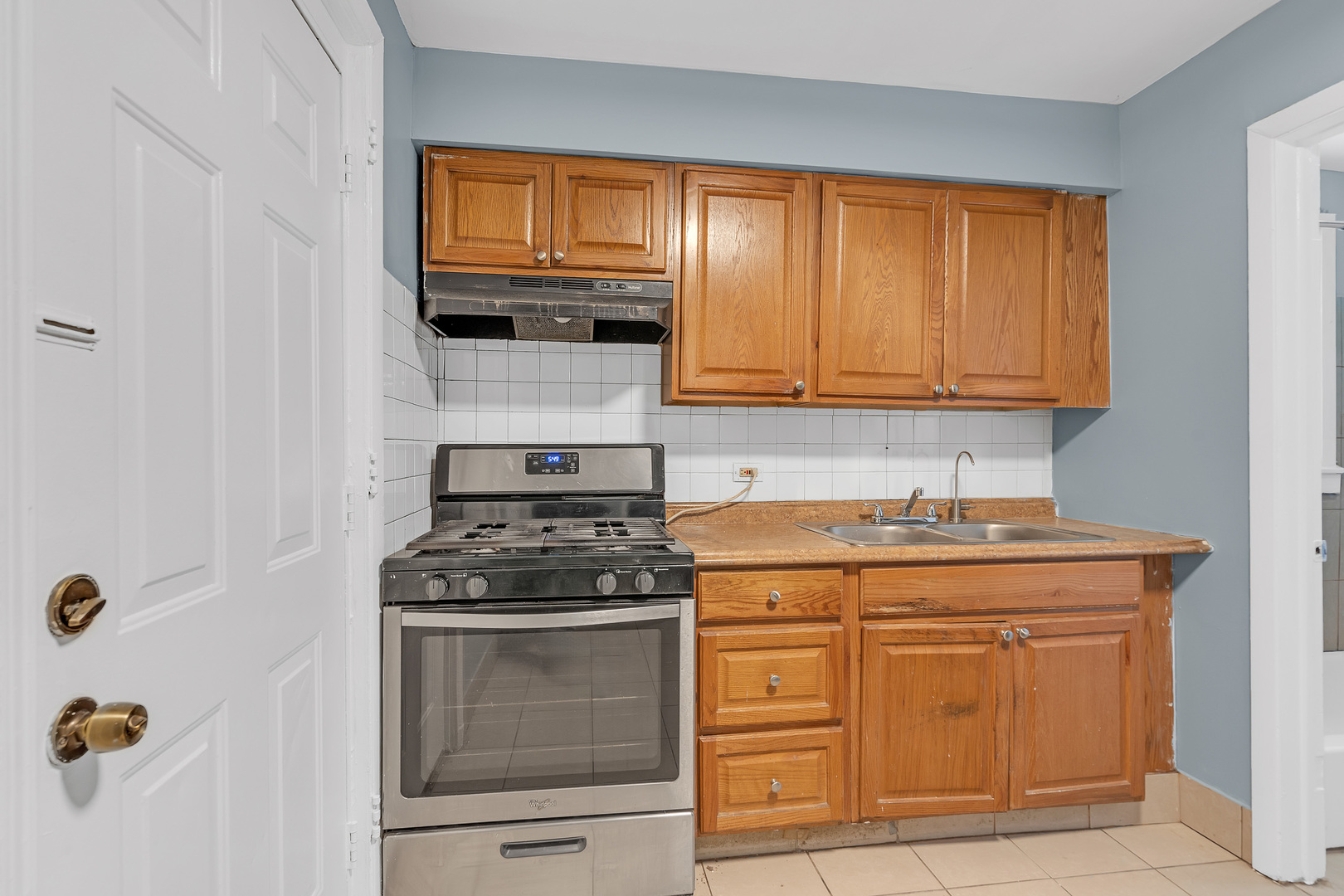 2753 W Devon Avenue Property Photo 8