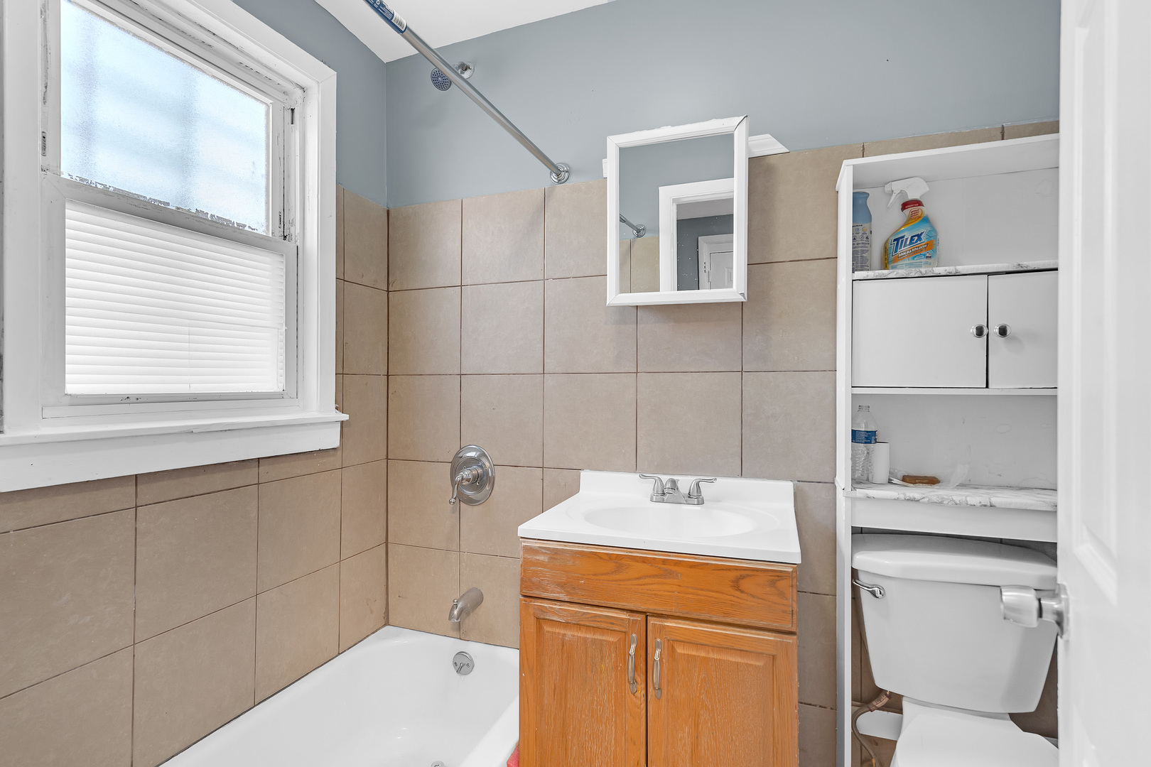 2753 W Devon Avenue Property Photo 10