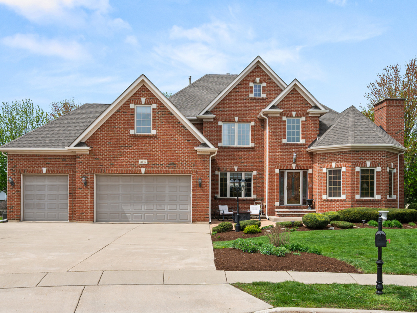 1047 Wellington Court Property Photo