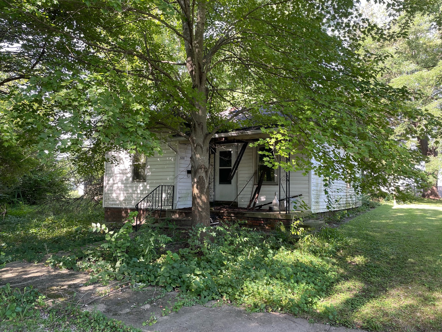 608 S Elm Street Property Photo
