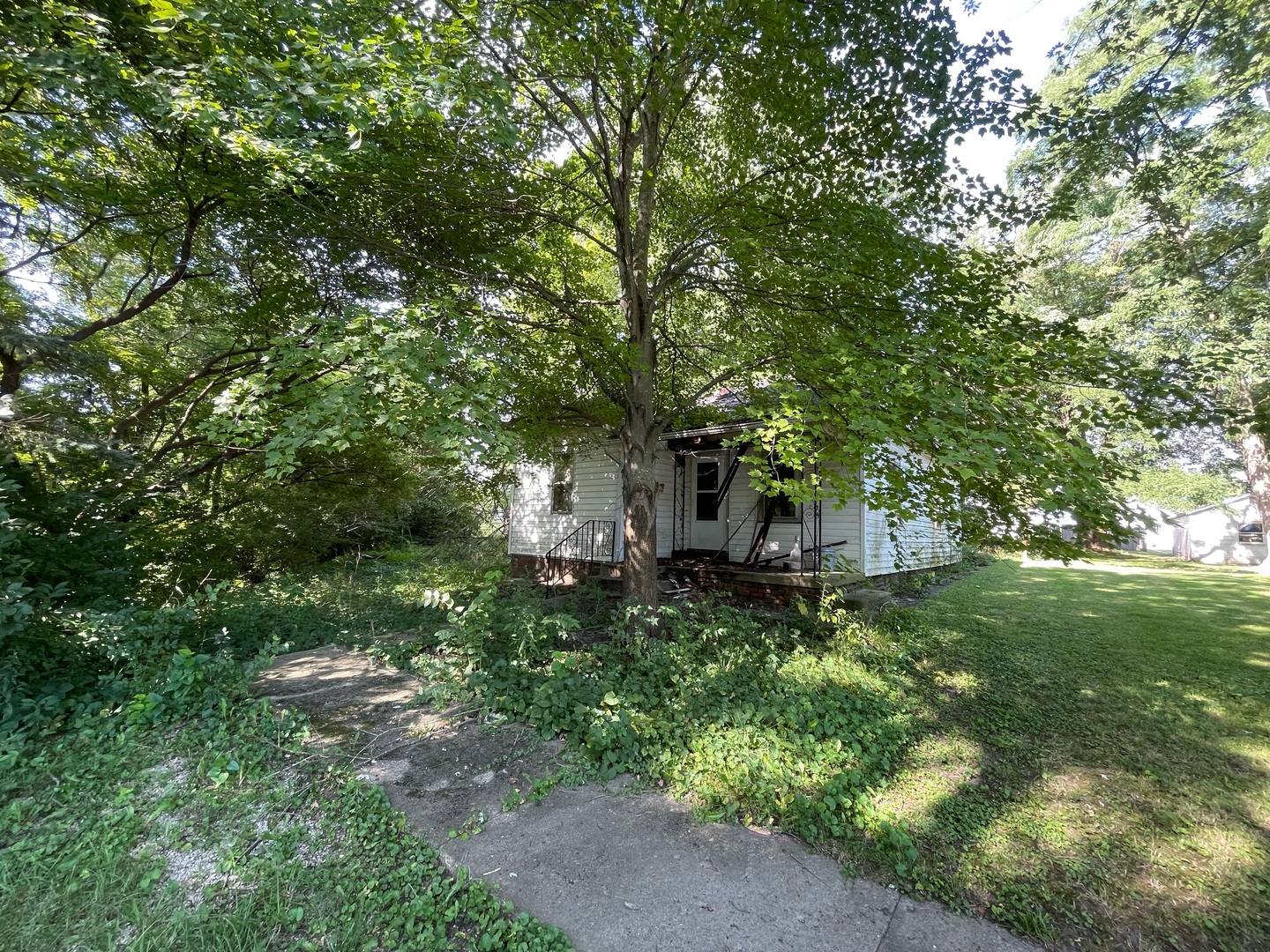 608 S Elm Street Property Photo 3