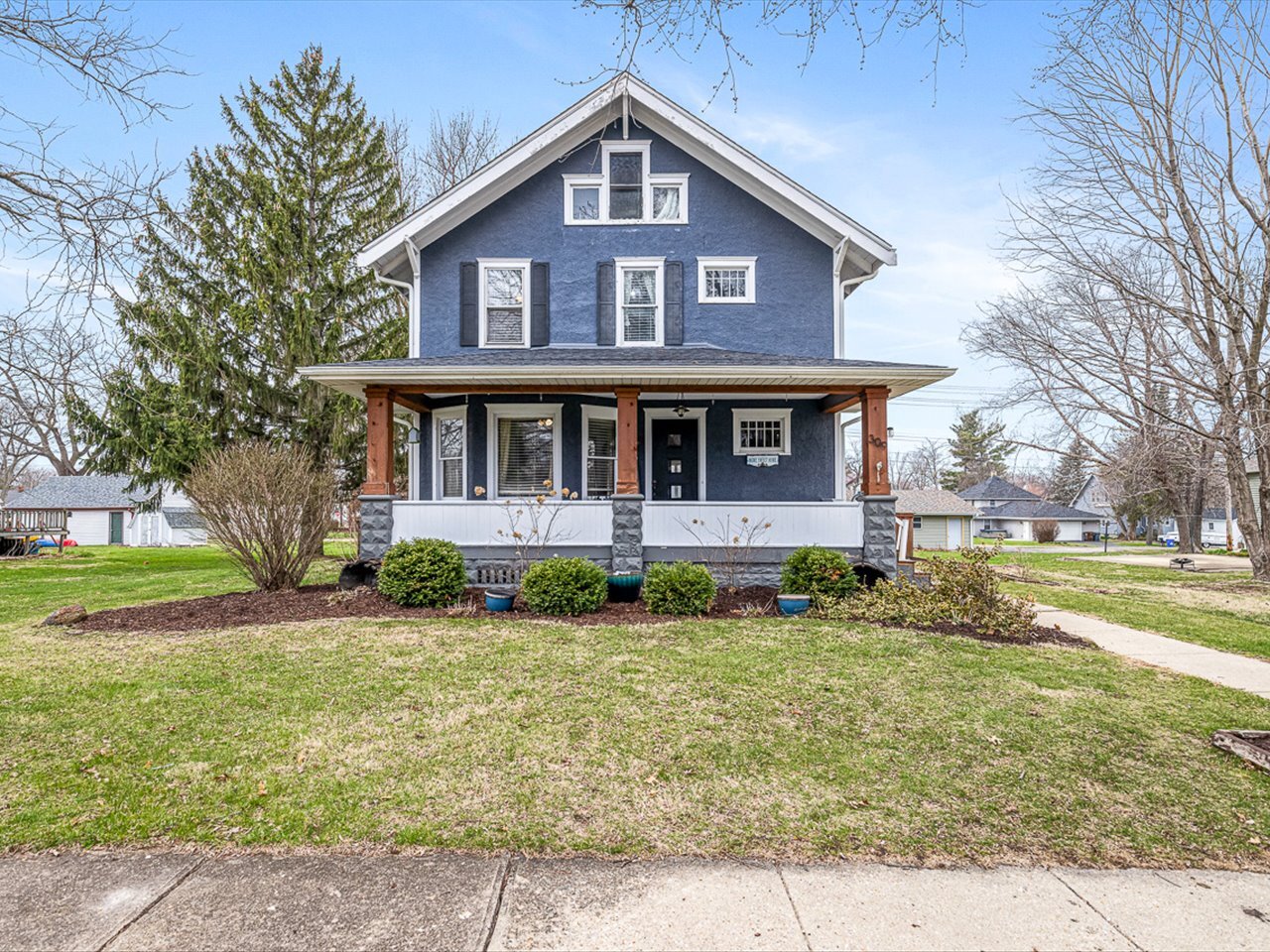 323 Real Estate Listings Main Image