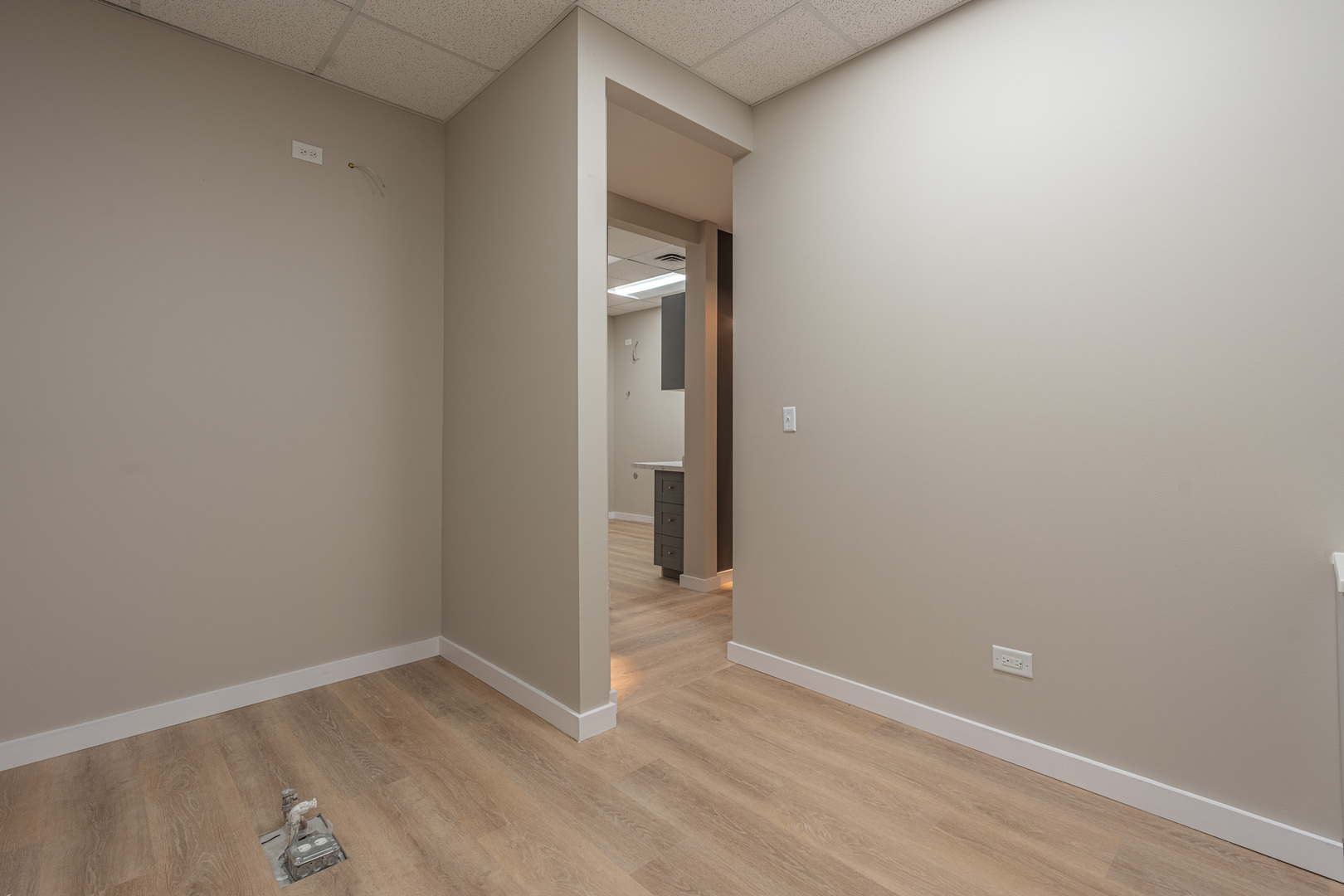 2633 Mannheim Road Property Photo 31