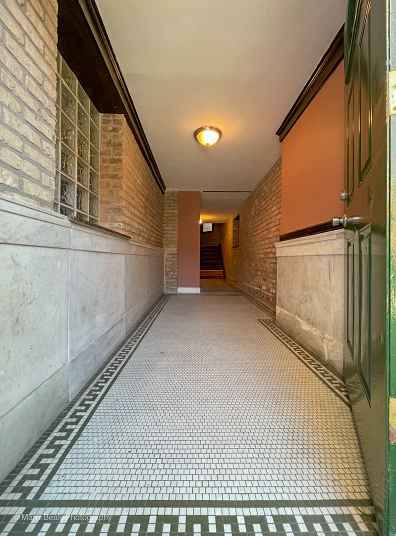 6541 S Woodlawn Avenue Property Photo 3
