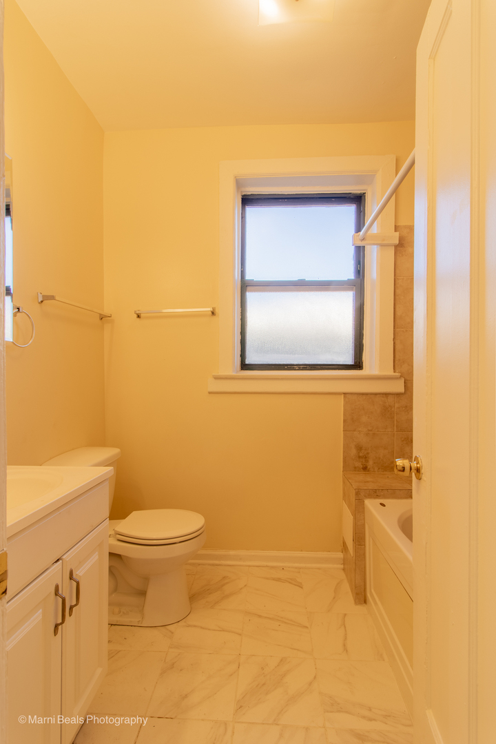 6541 S Woodlawn Avenue Property Photo 10