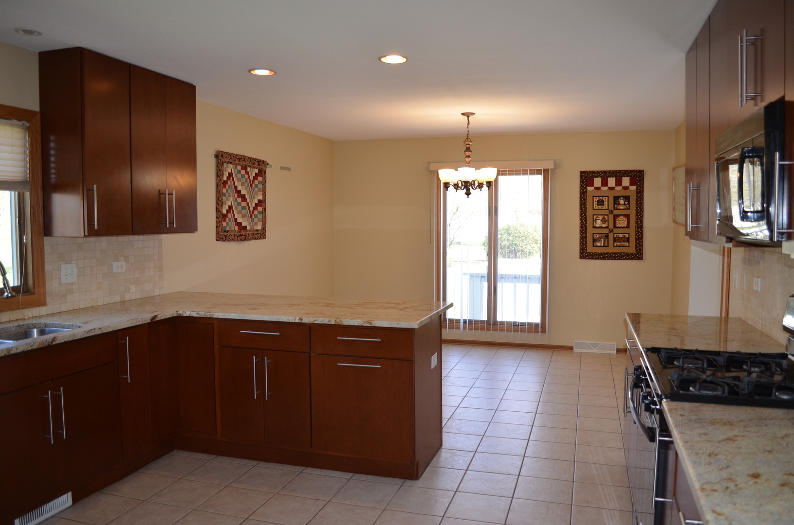 1118 Windsor Drive Property Photo 5
