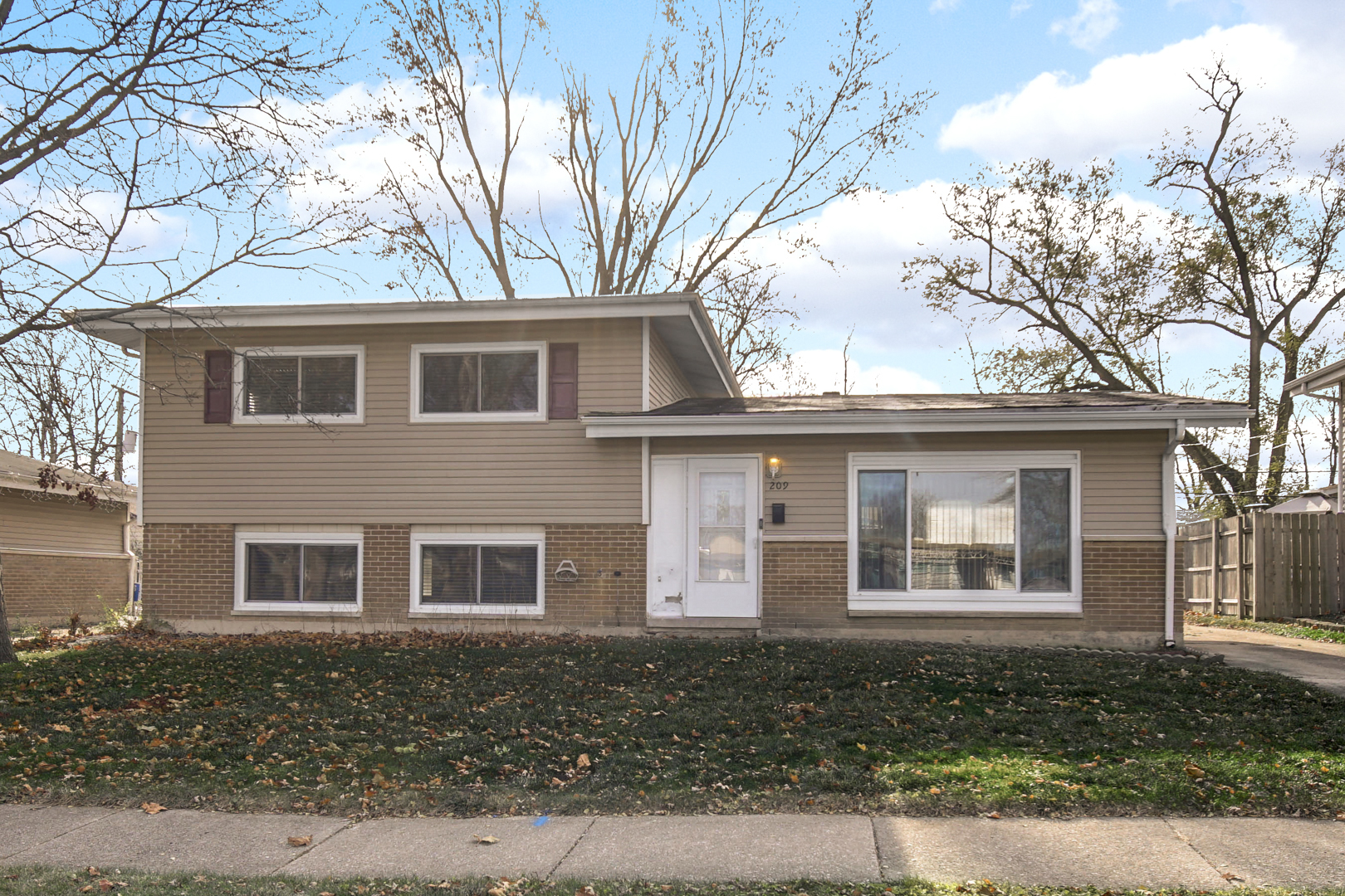 209 Illinois Street Property Photo