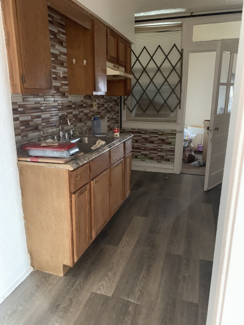 8051 S Honore Street Property Photo 5