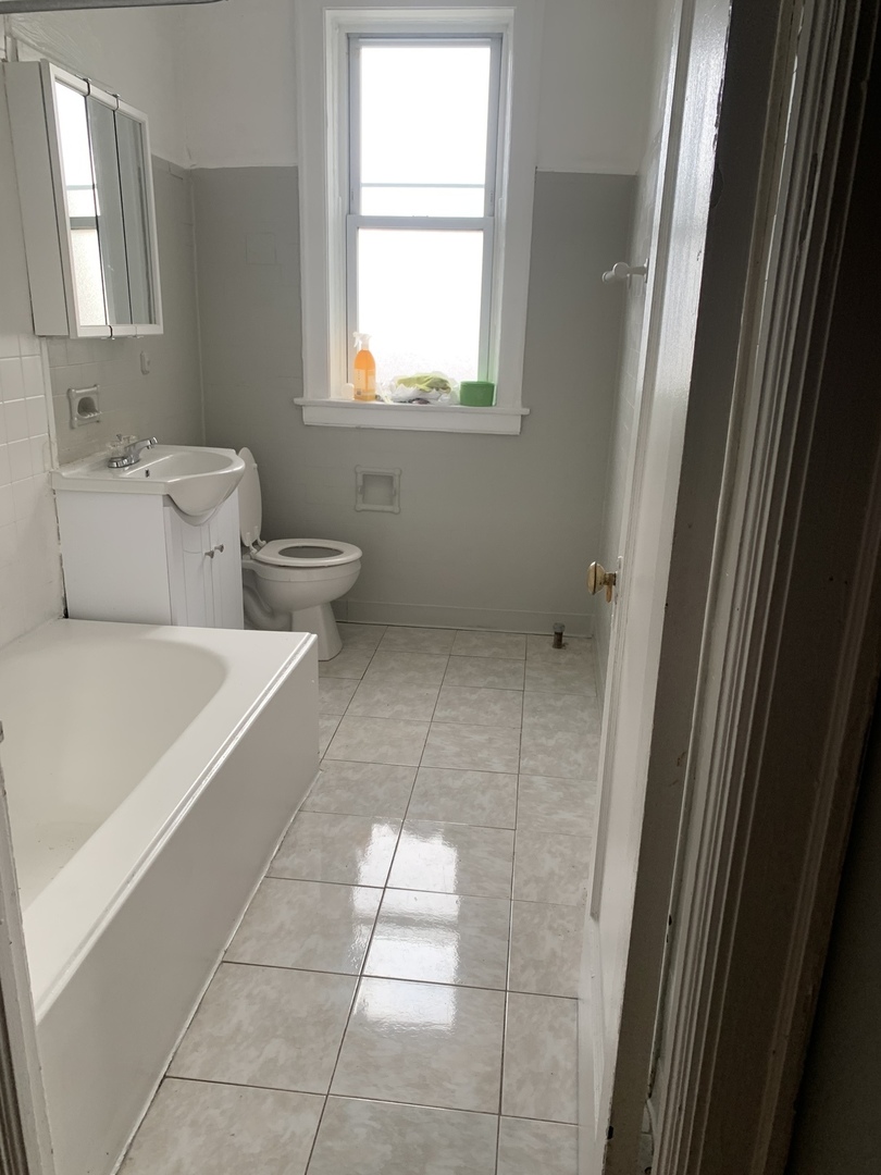 8051 S Honore Street Property Photo 6