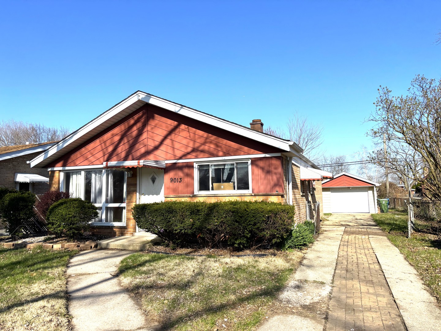 9013 S 49th Court Property Photo