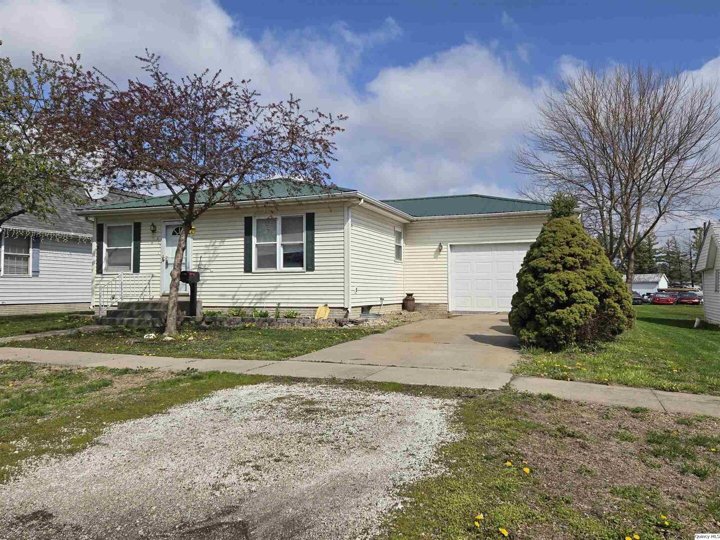 317 Mechanic Property Photo 1