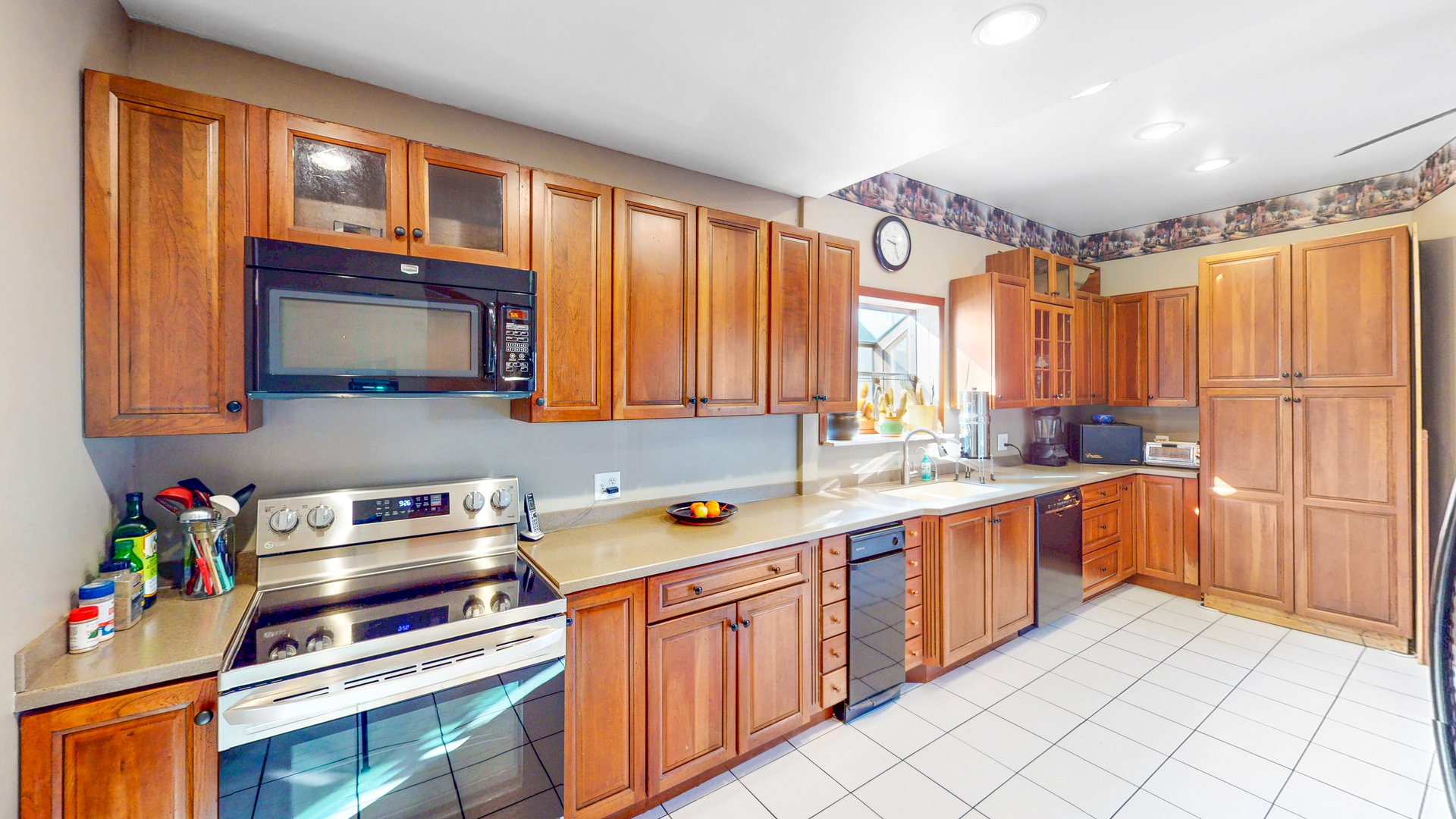 3508 N New England Avenue Property Photo 8