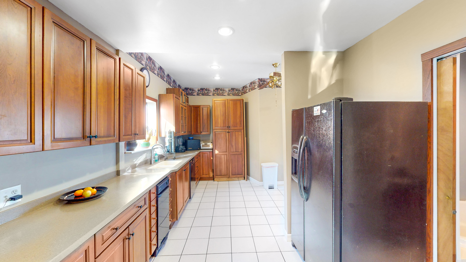 3508 N New England Avenue Property Photo 9