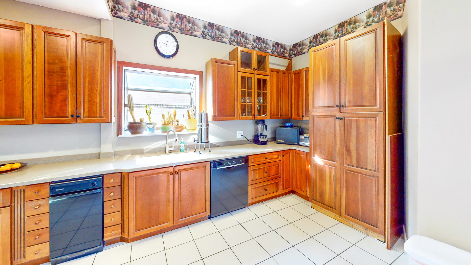 3508 N New England Avenue Property Photo 11