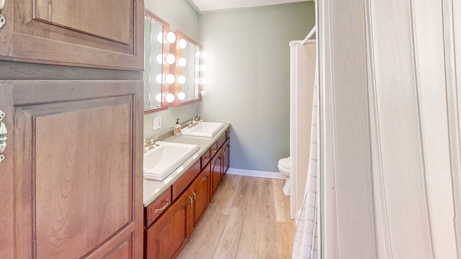 3508 N New England Avenue Property Photo 17