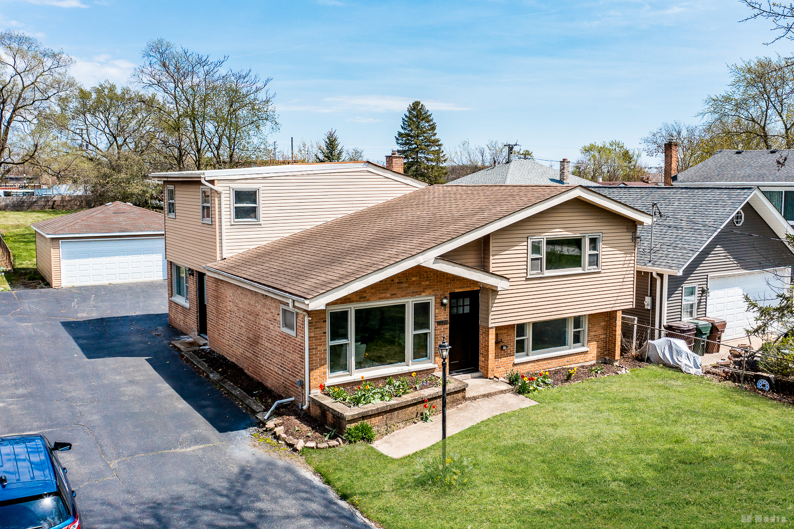 15345 Lamon Avenue Property Photo