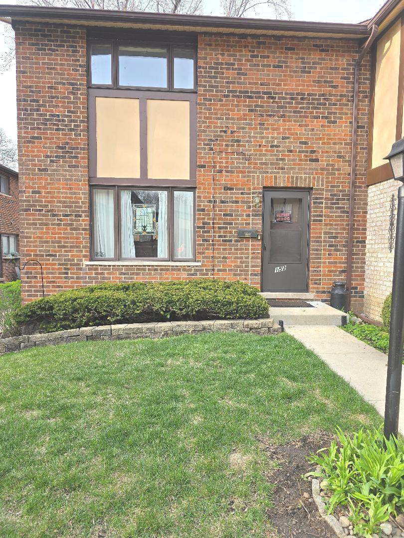 18w152 Buckingham Lane Property Photo