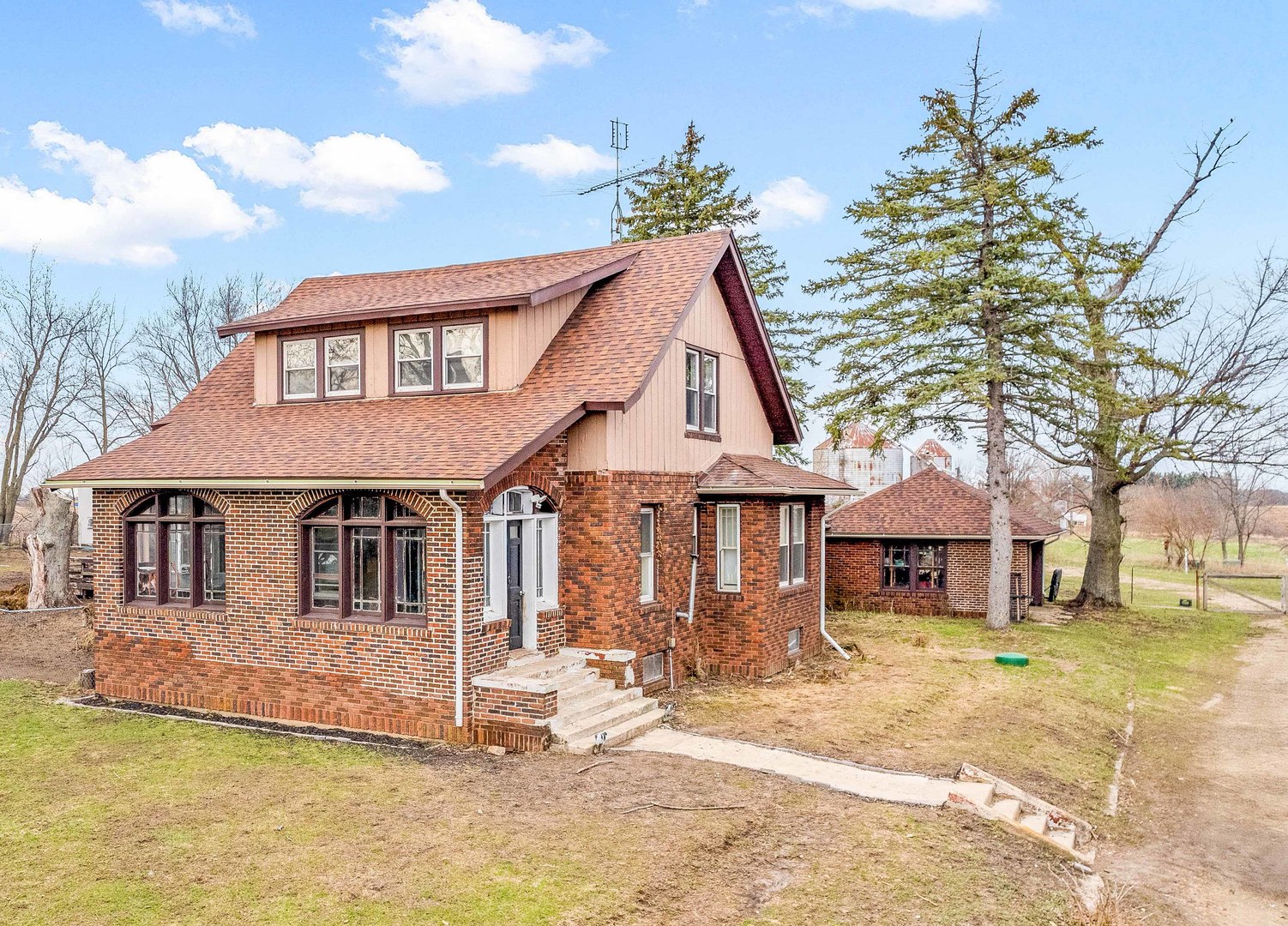 953 N Paw Paw Road Property Photo 1