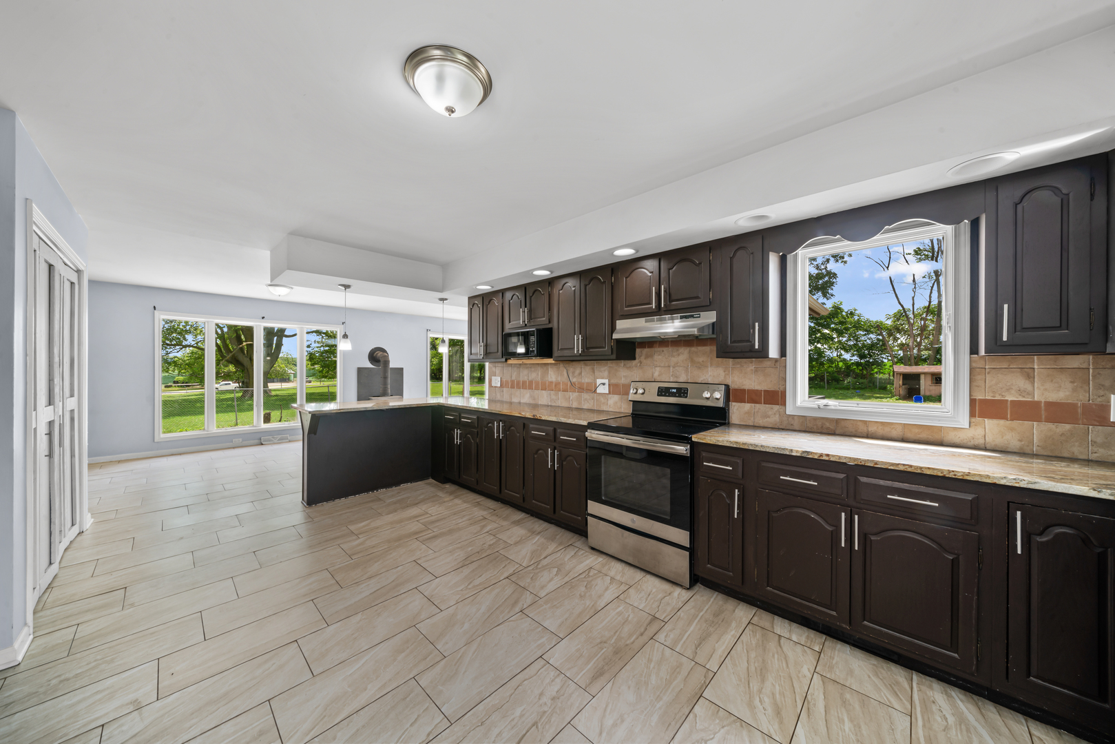 953 N Paw Paw Road Property Photo 13