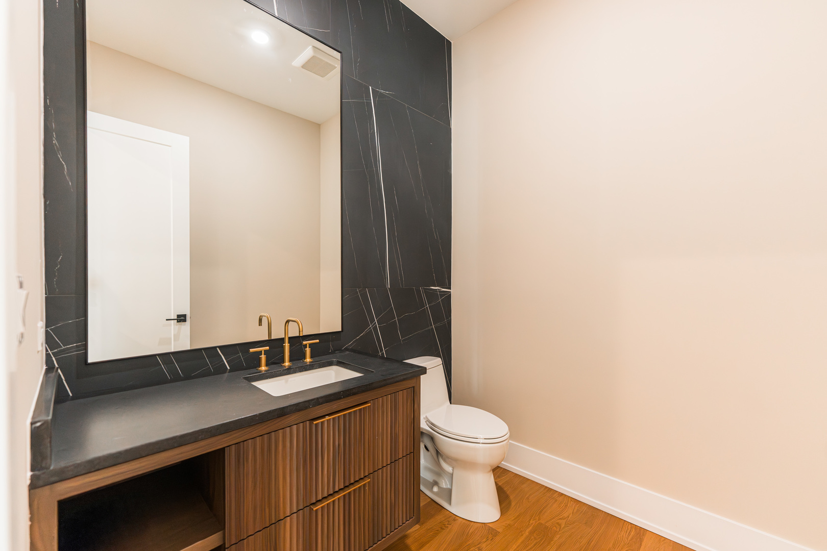274 E Crescent Avenue Property Photo 9