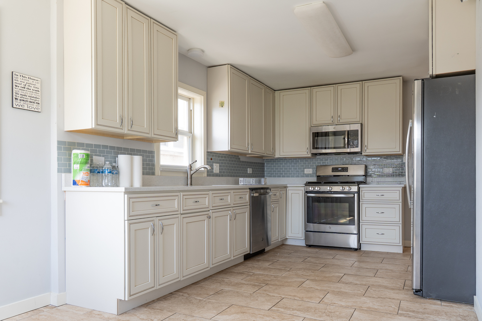 7323 N Karlov Avenue Property Photo 4