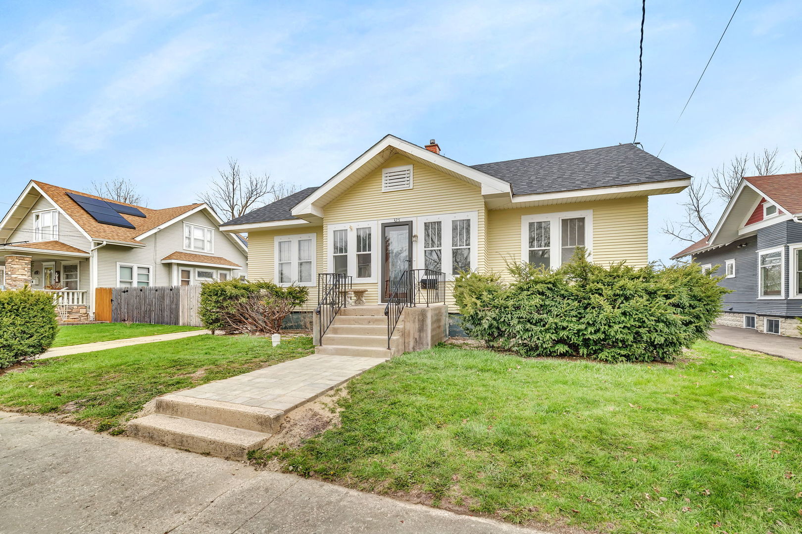 325 W 3rd Street Property Photo