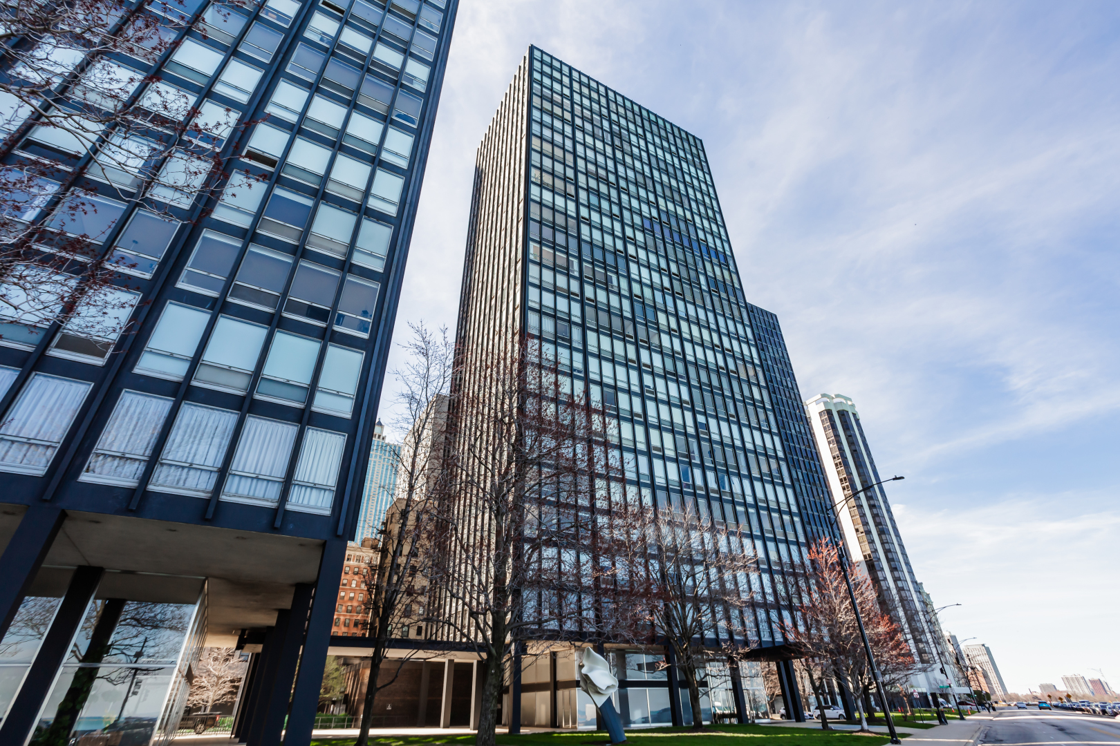 880 N LAKE SHORE Drive 17D Property Photo 1