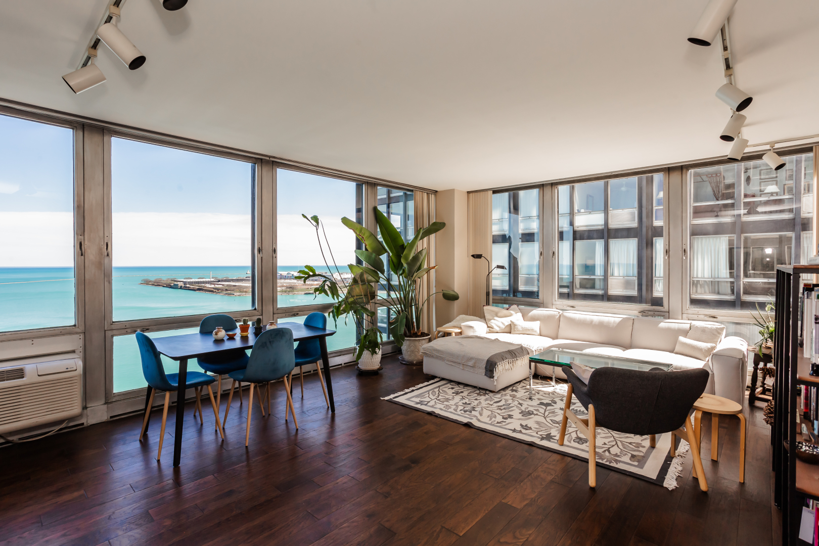 880 N Lake Shore Drive 17d Property Photo 2