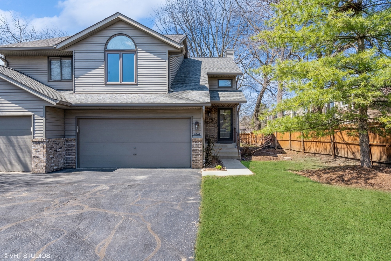 464 Berkshire Drive Property Photo 1