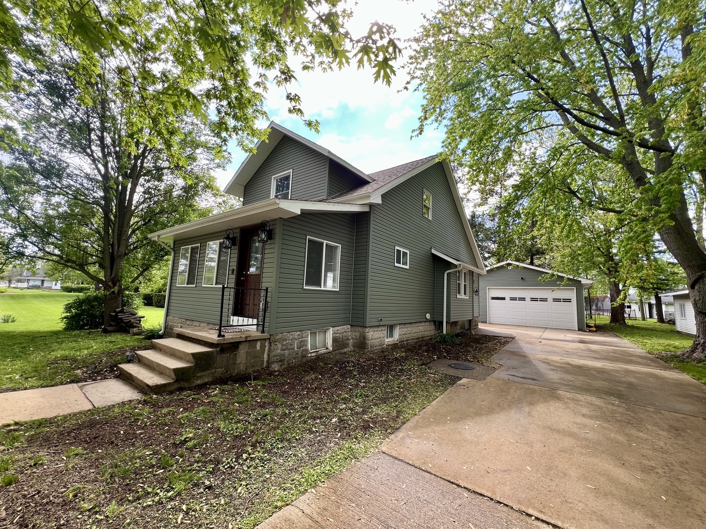 209 S Chestnut Street Property Photo 1