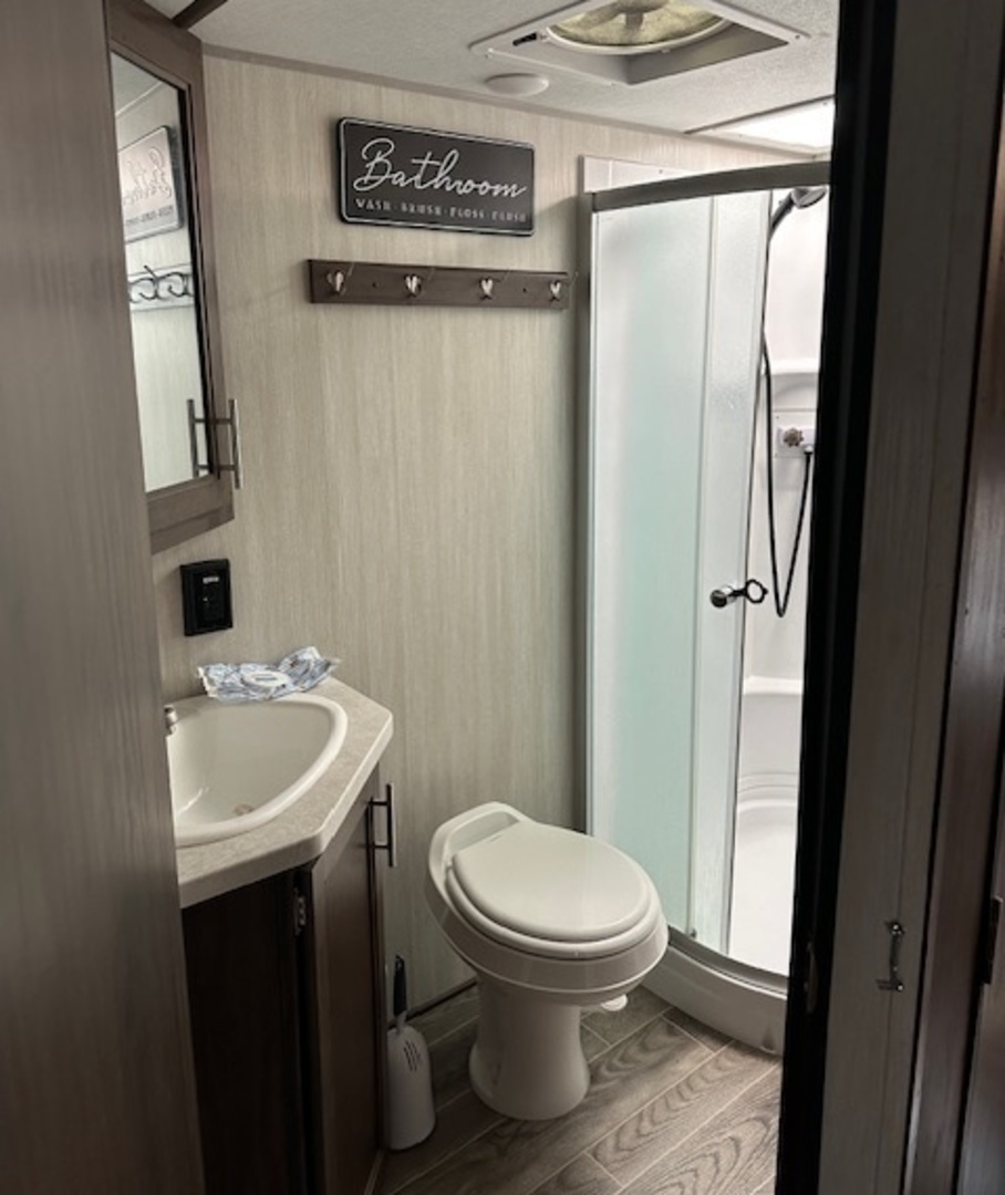 6-87 Woodhaven Lakes Property Photo 8