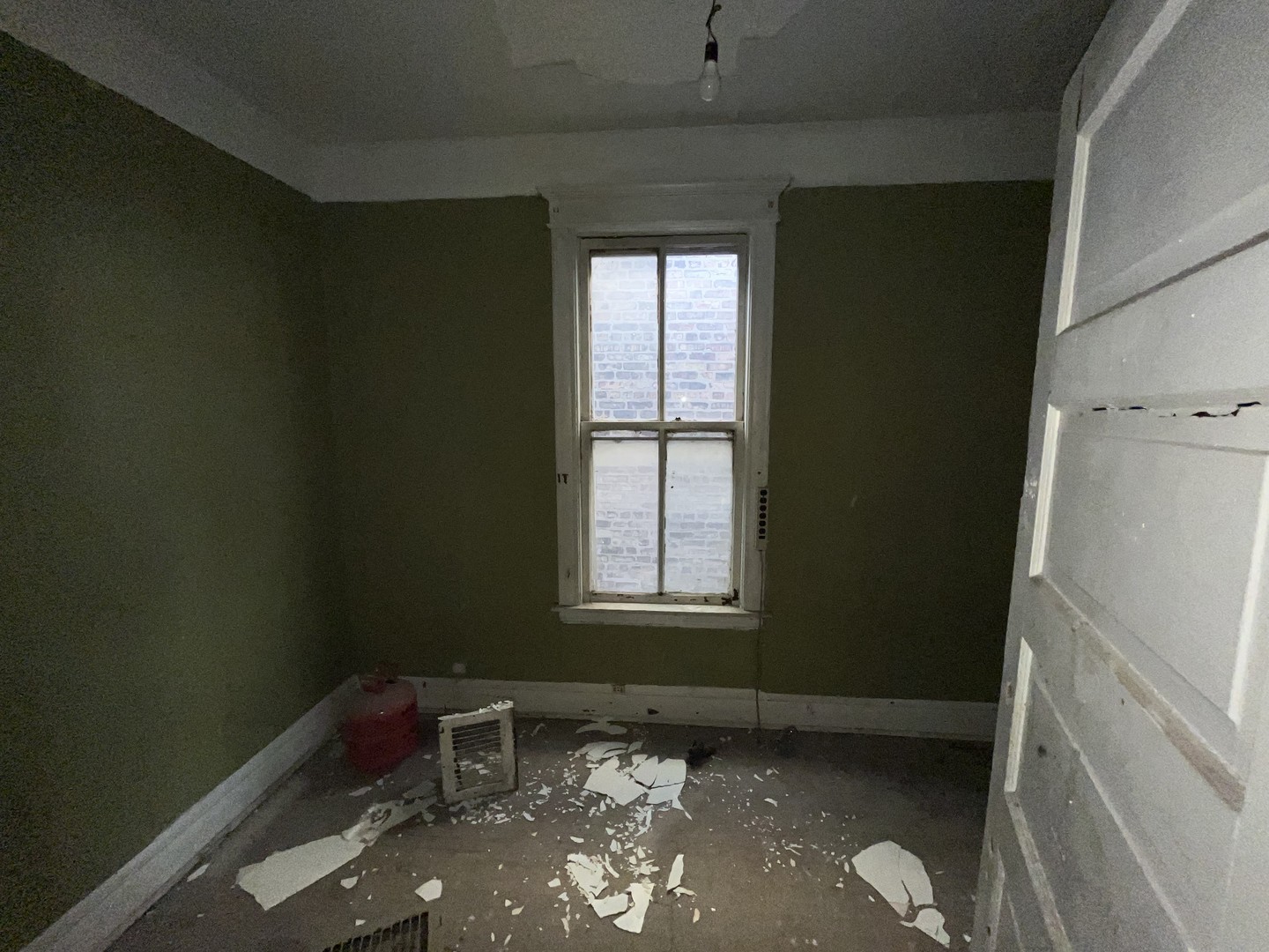 1635 S Kedvale Ave Property Photo 2