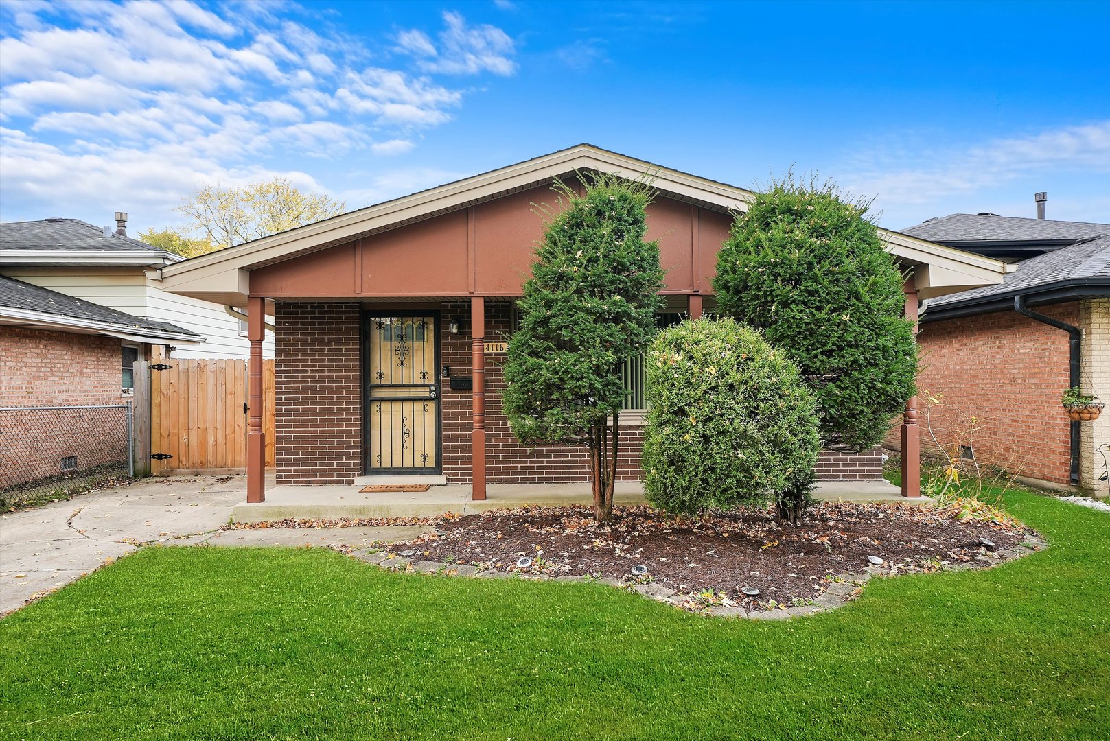 14116 S Hoxie Avenue Property Photo