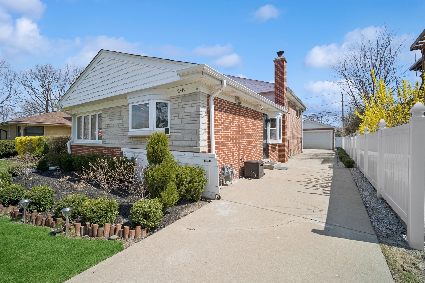 9249 Kildare Avenue Property Photo 2