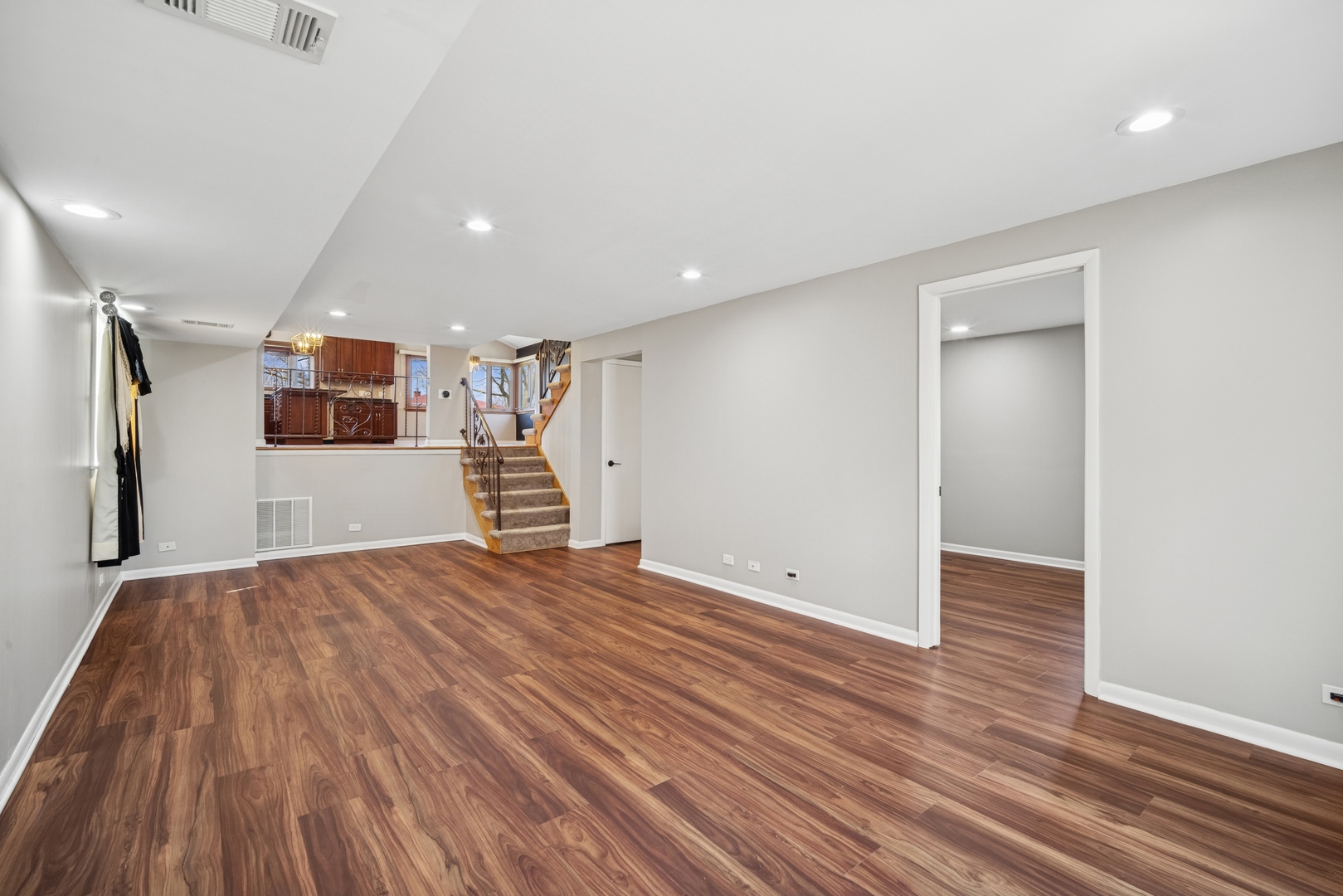9249 Kildare Avenue Property Photo 7
