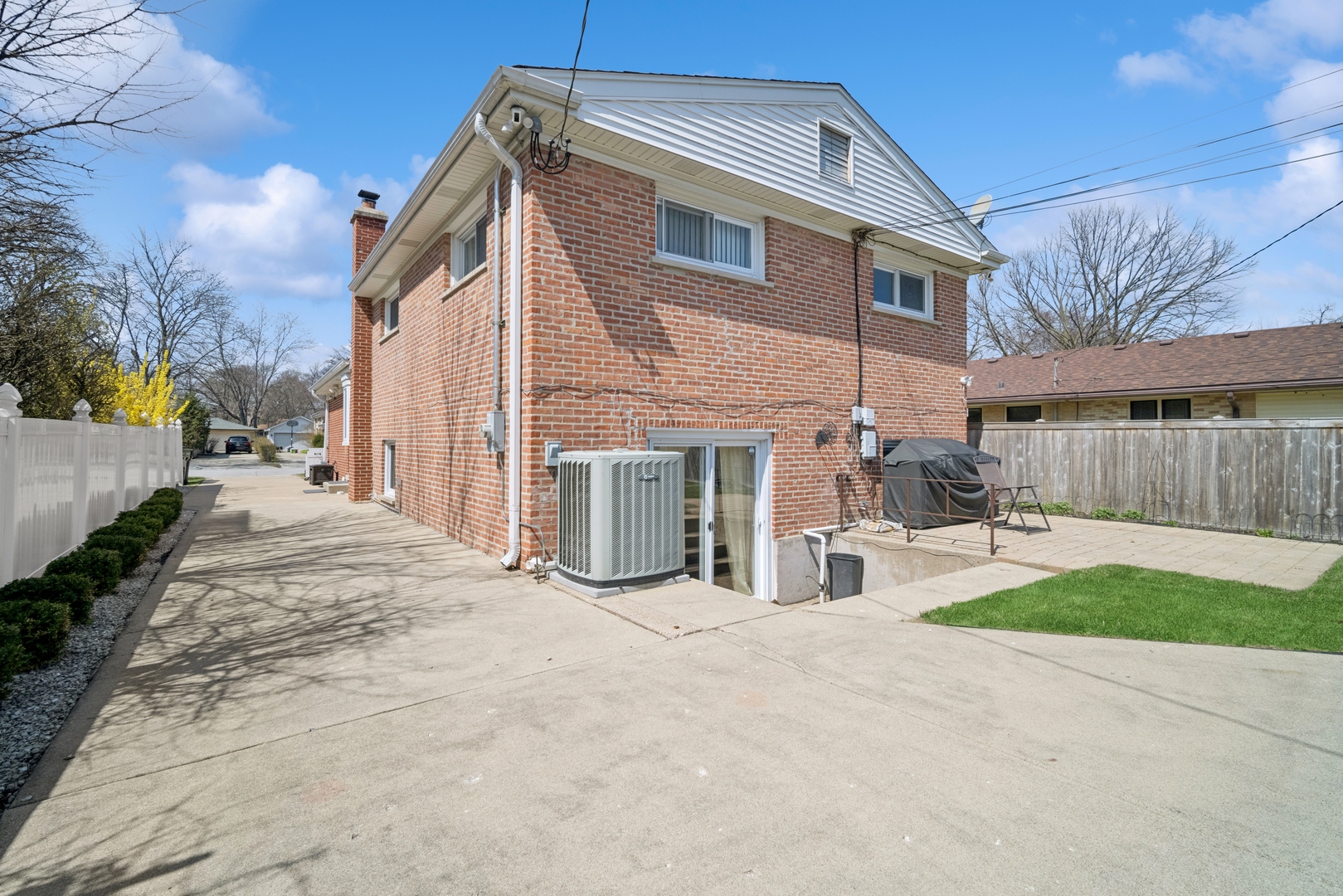 9249 Kildare Avenue Property Photo 13