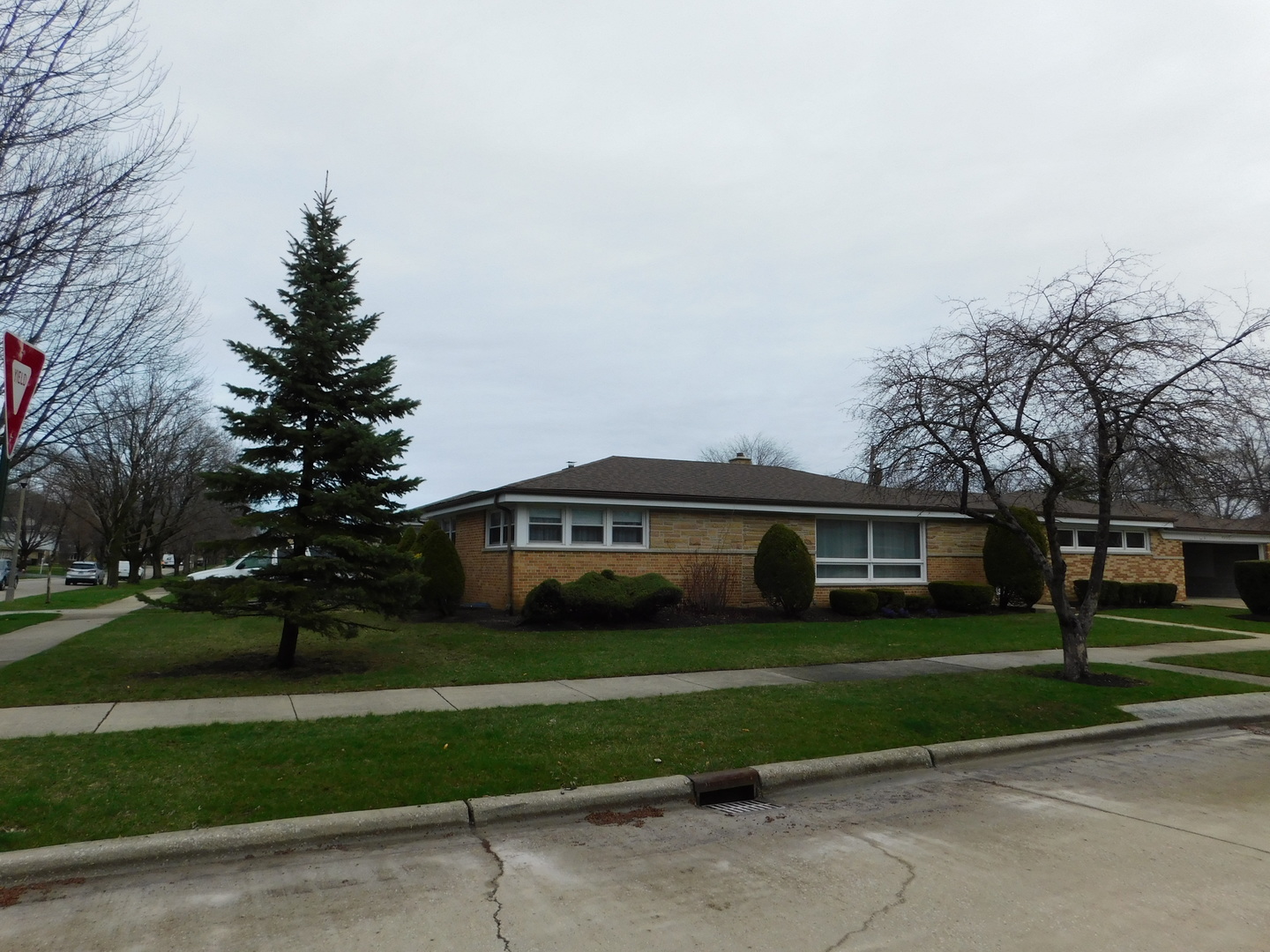 219 Real Estate Listings Main Image