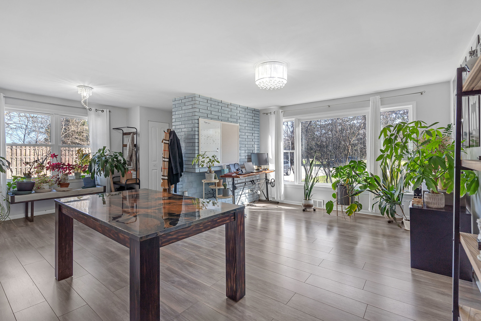 886 W Palatine Road Property Photo 5