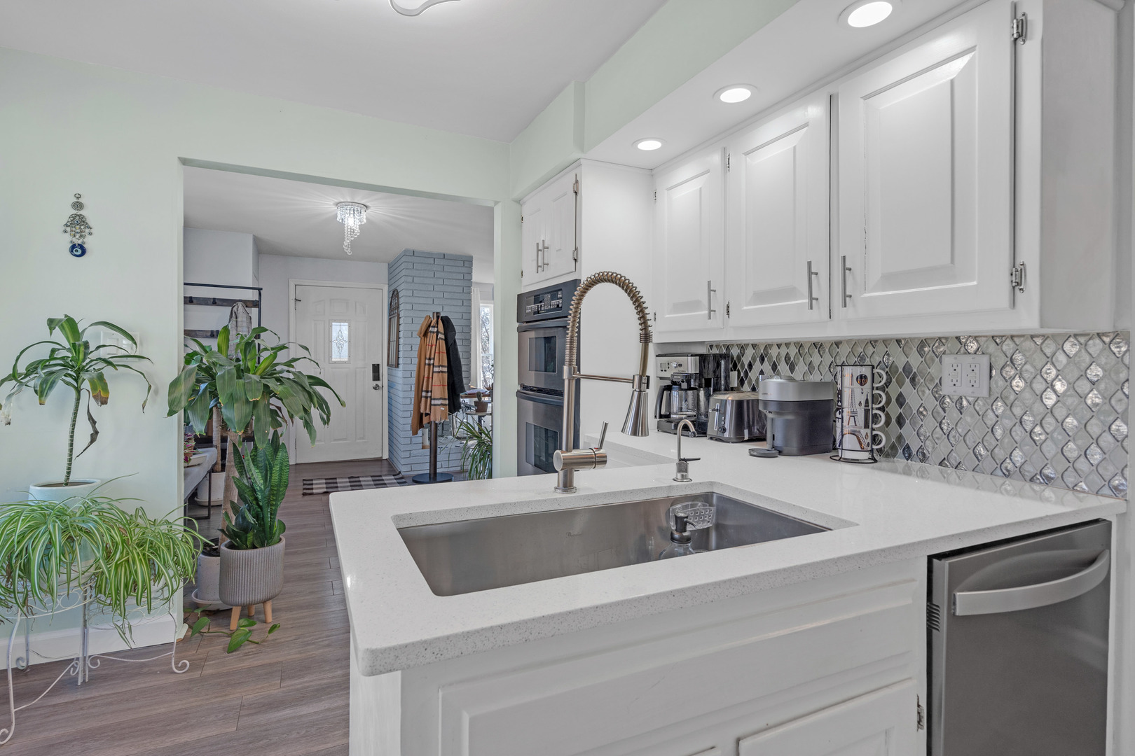 886 W Palatine Road Property Photo 6