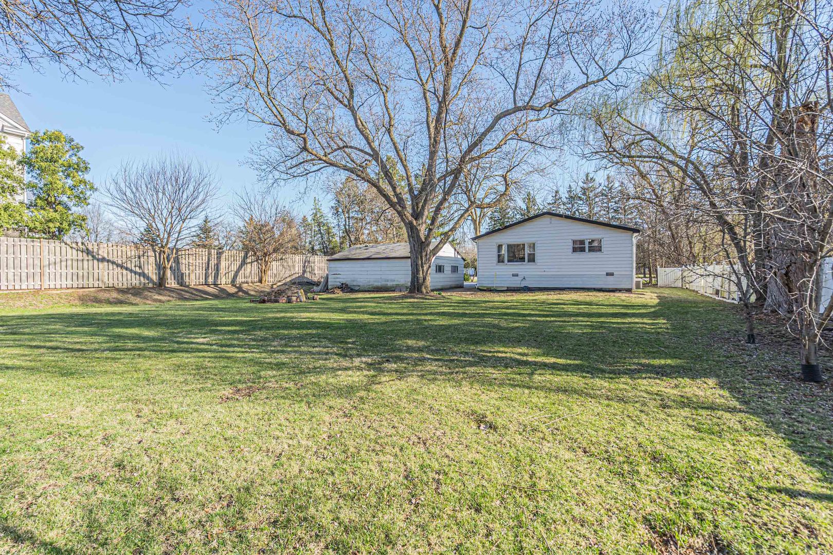 886 W Palatine Road Property Photo 24
