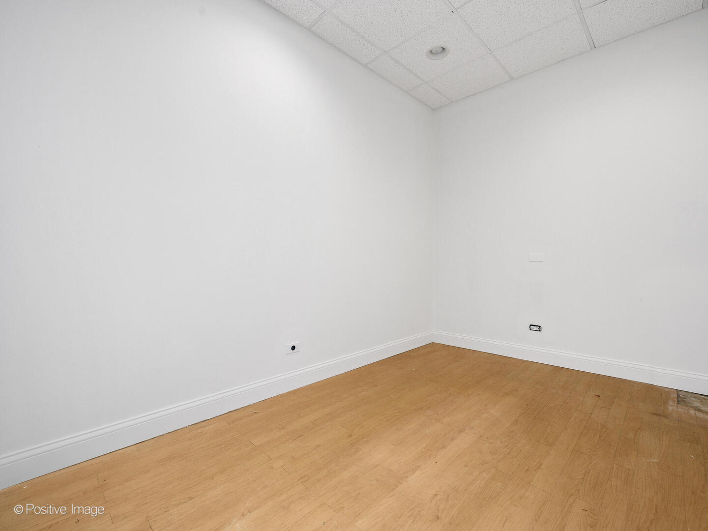 5365 W Devon Avenue Property Photo 12