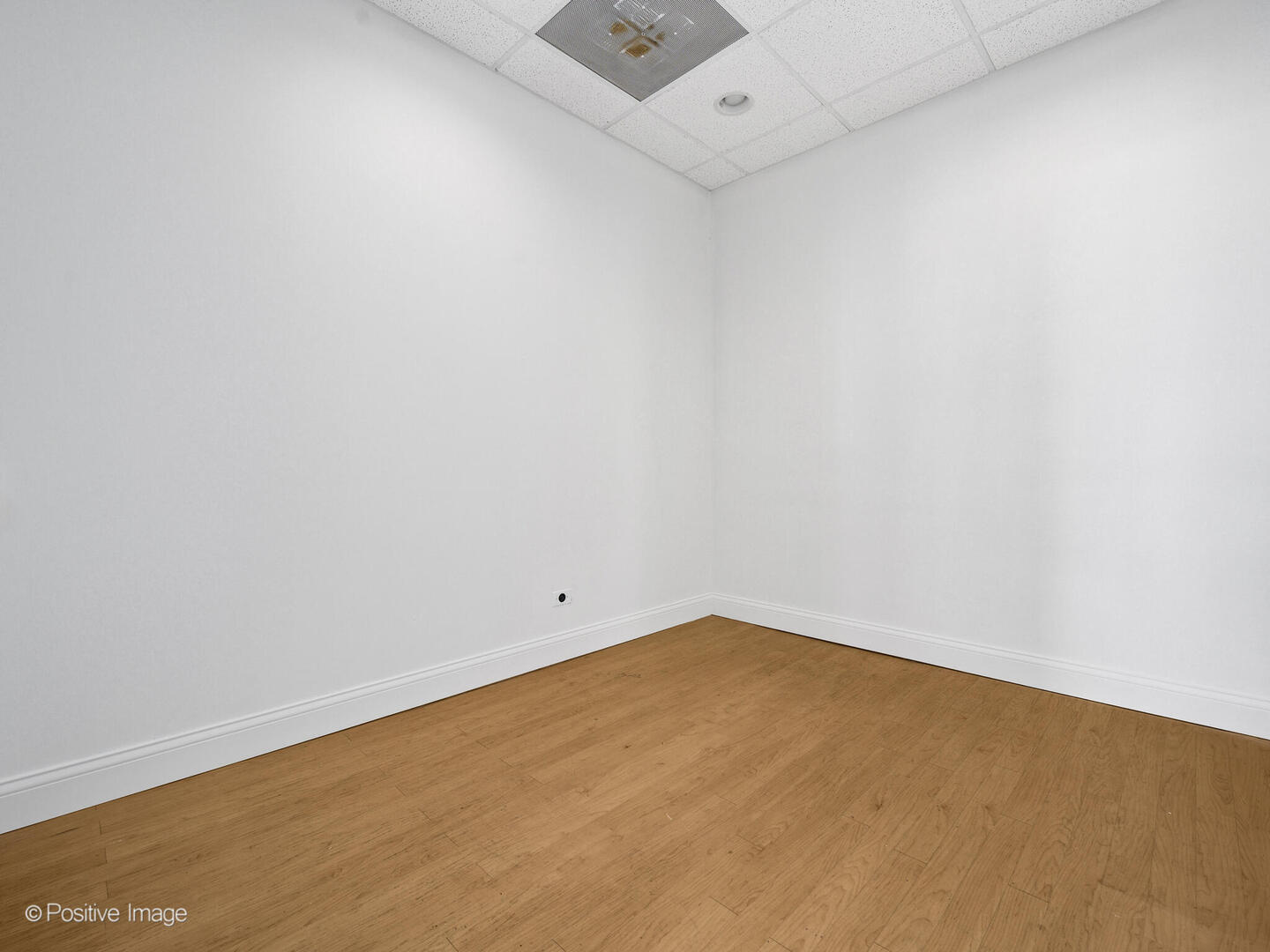 5365 W Devon Avenue Property Photo 15