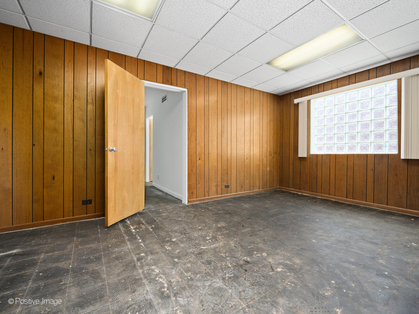 5365 W Devon Avenue Property Photo 17