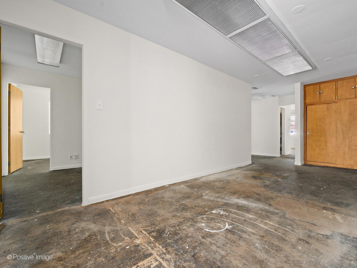 5365 W Devon Avenue Property Photo 23