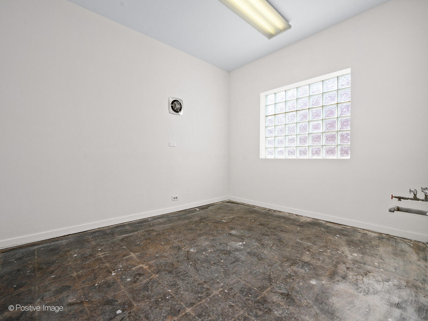 5365 W Devon Avenue Property Photo 25