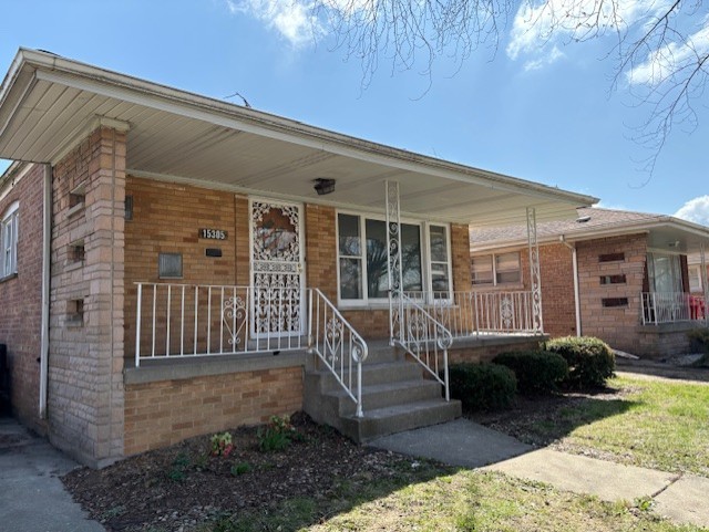 15305 Oak Street Property Photo