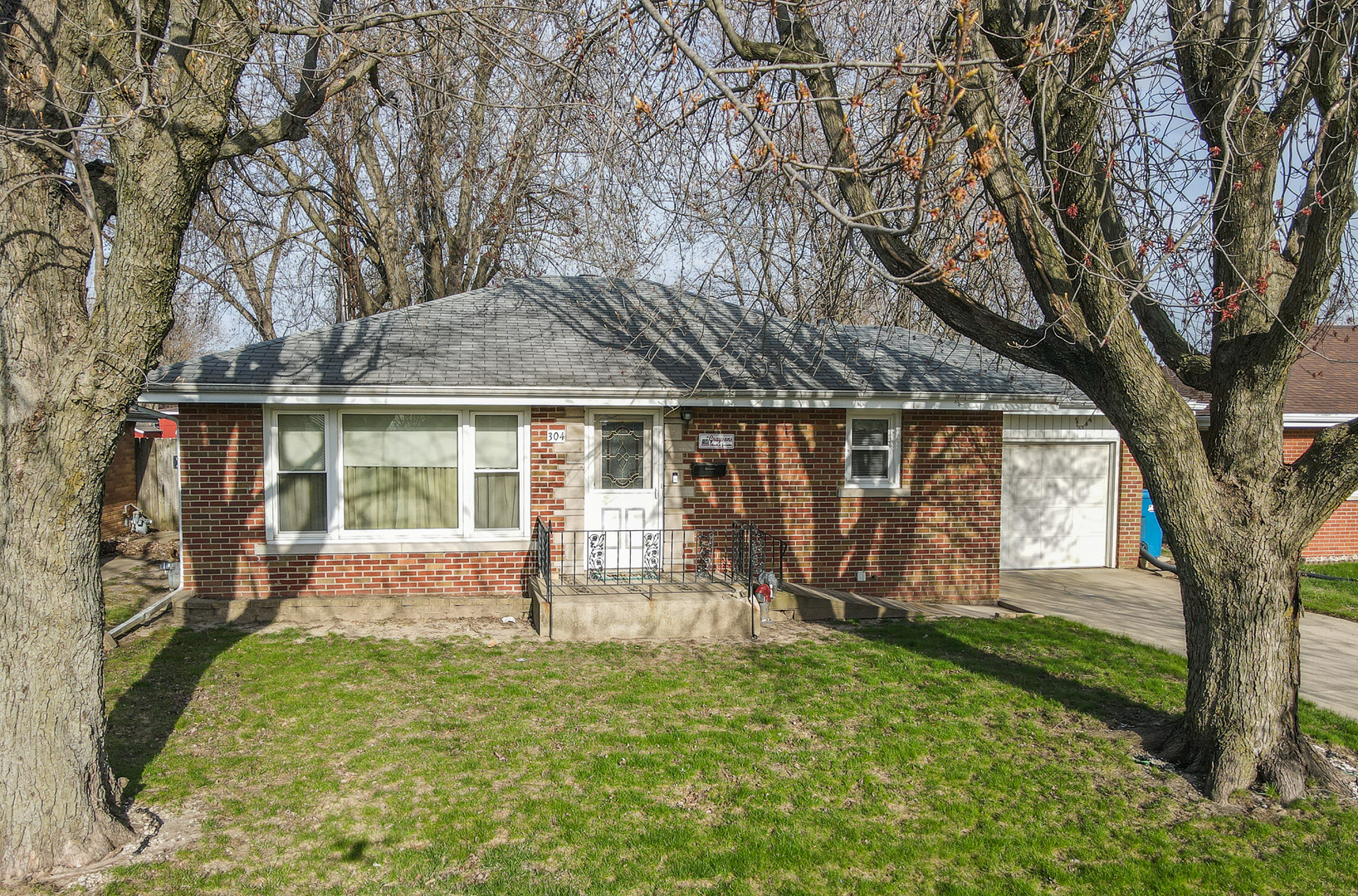 53 Real Estate Listings Main Image