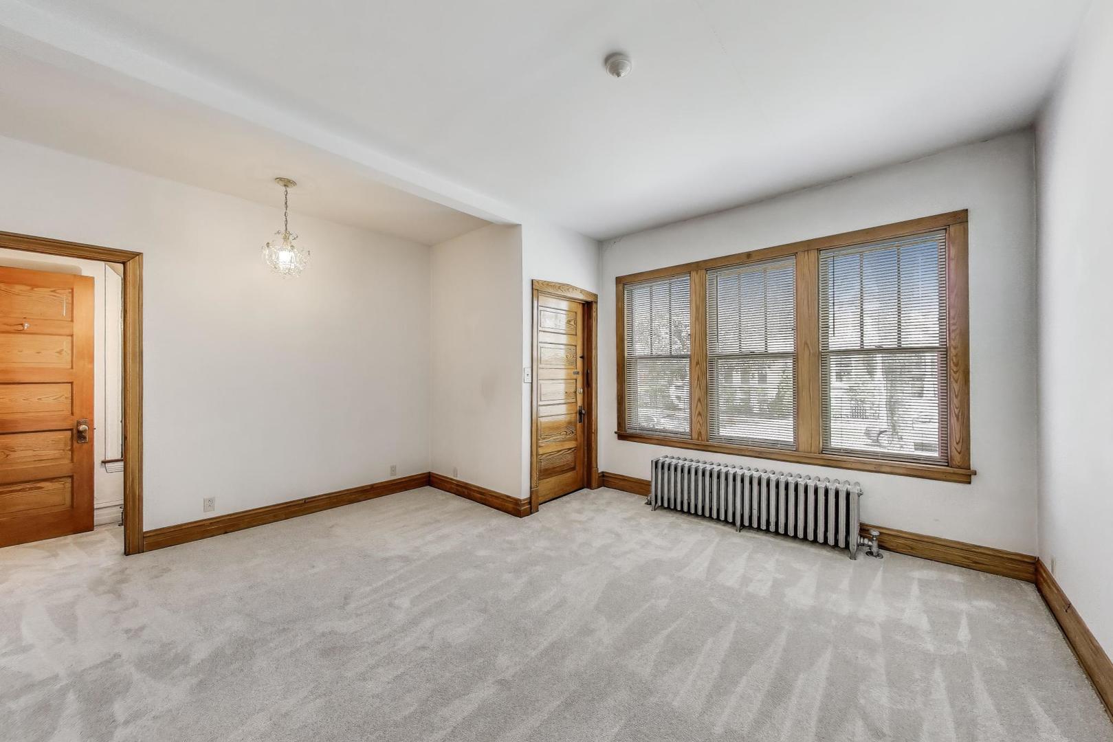 2125 W Walton Street Property Photo 2