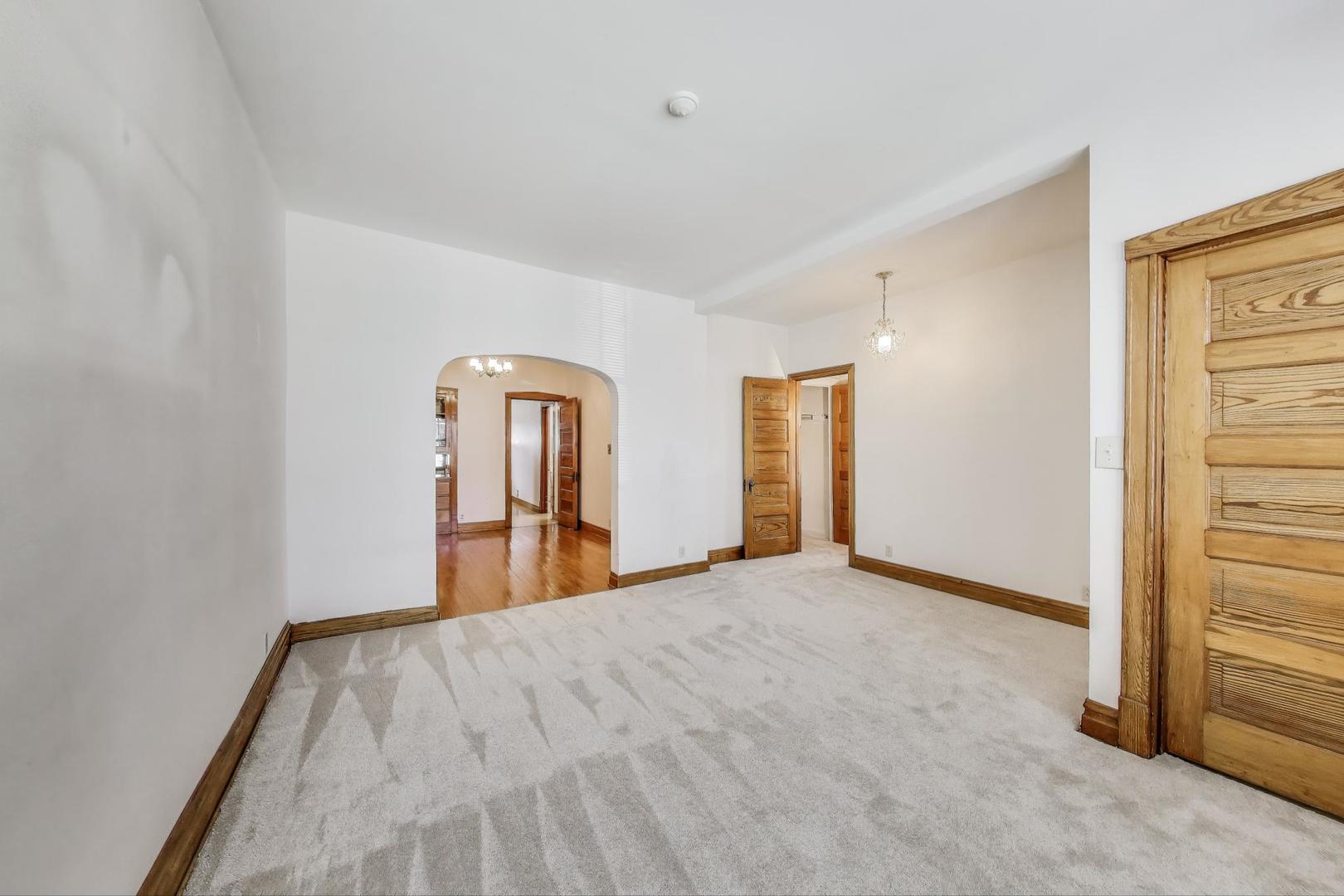 2125 W Walton Street Property Photo 4