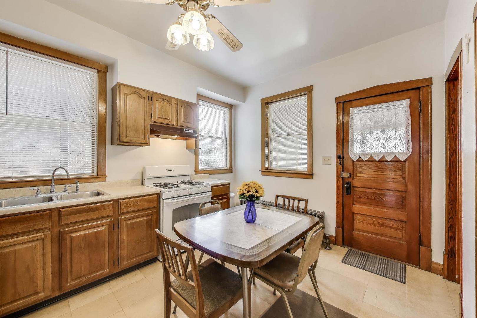 2125 W Walton Street Property Photo 8